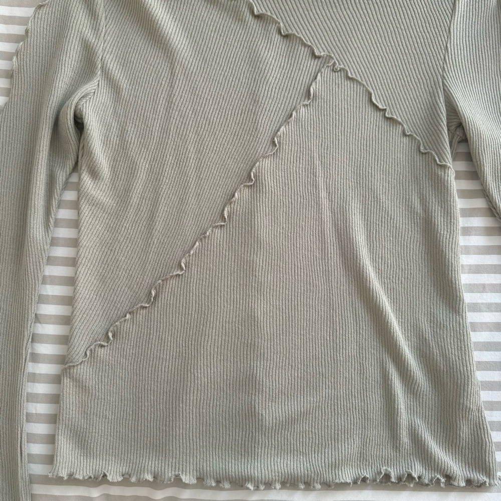 H&M Light Kaki Ribbed Top - Picture 3 of 3